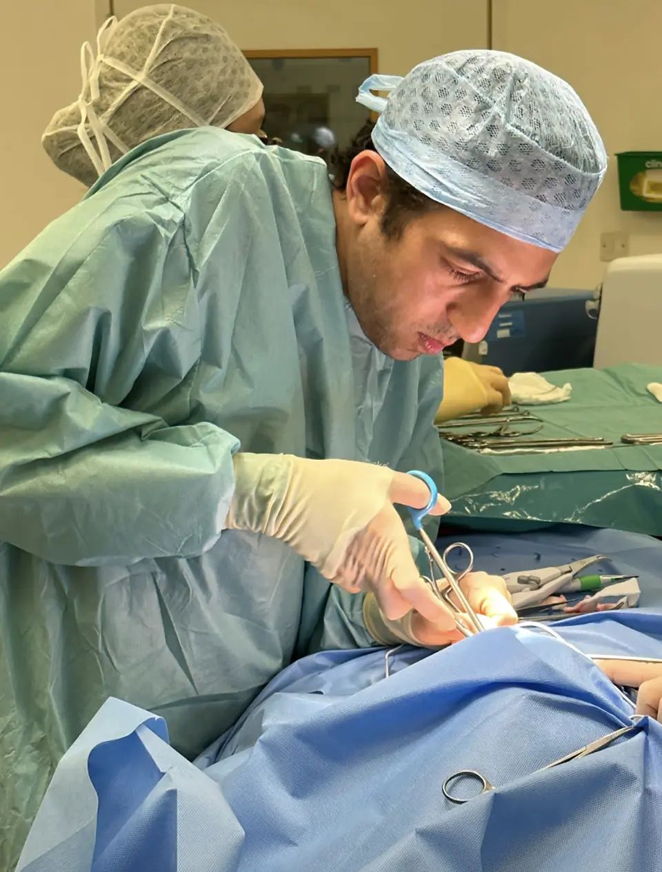 Mr Shad Khan endocrine & general surgery in Oxford and London